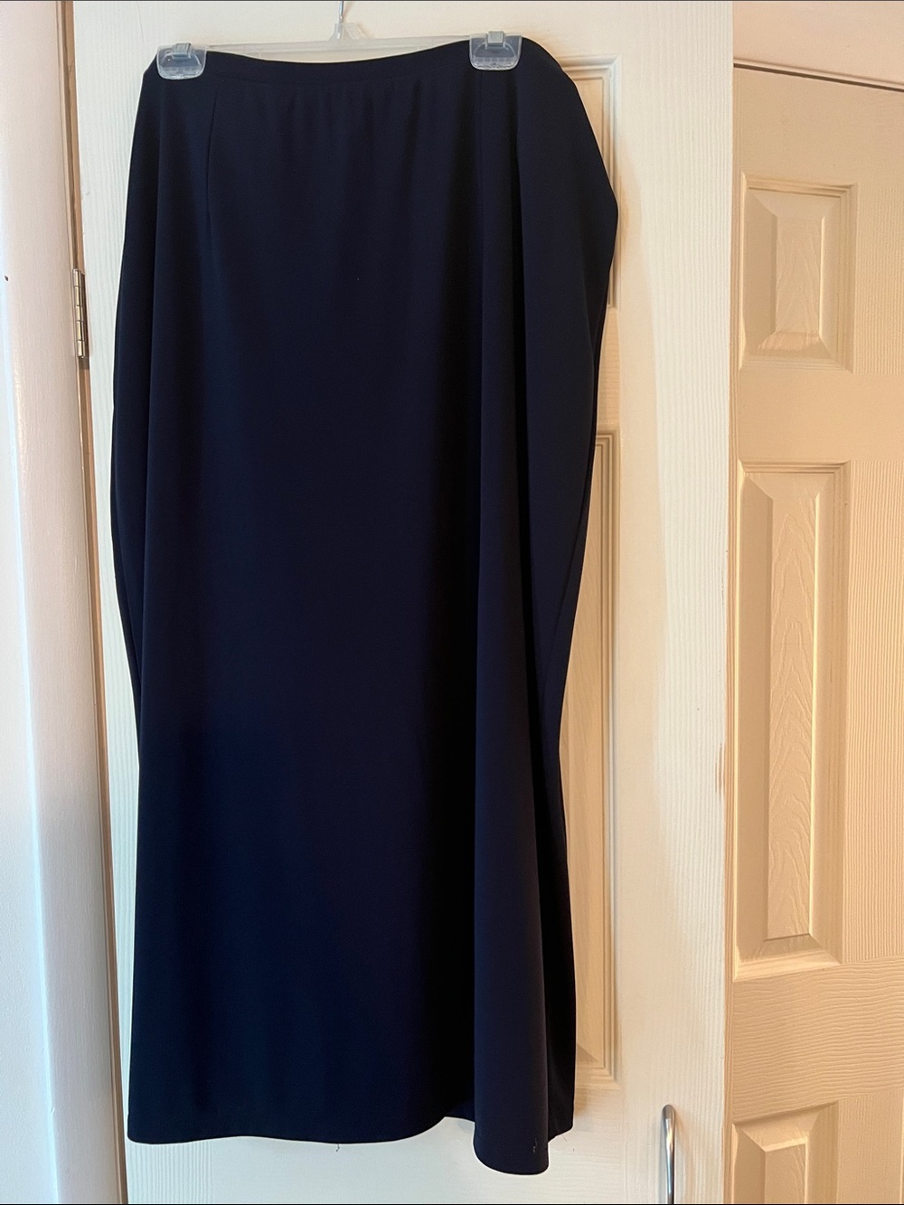 Elegant Navy Maxi Skirt – Fluid Full-Length Silhouette